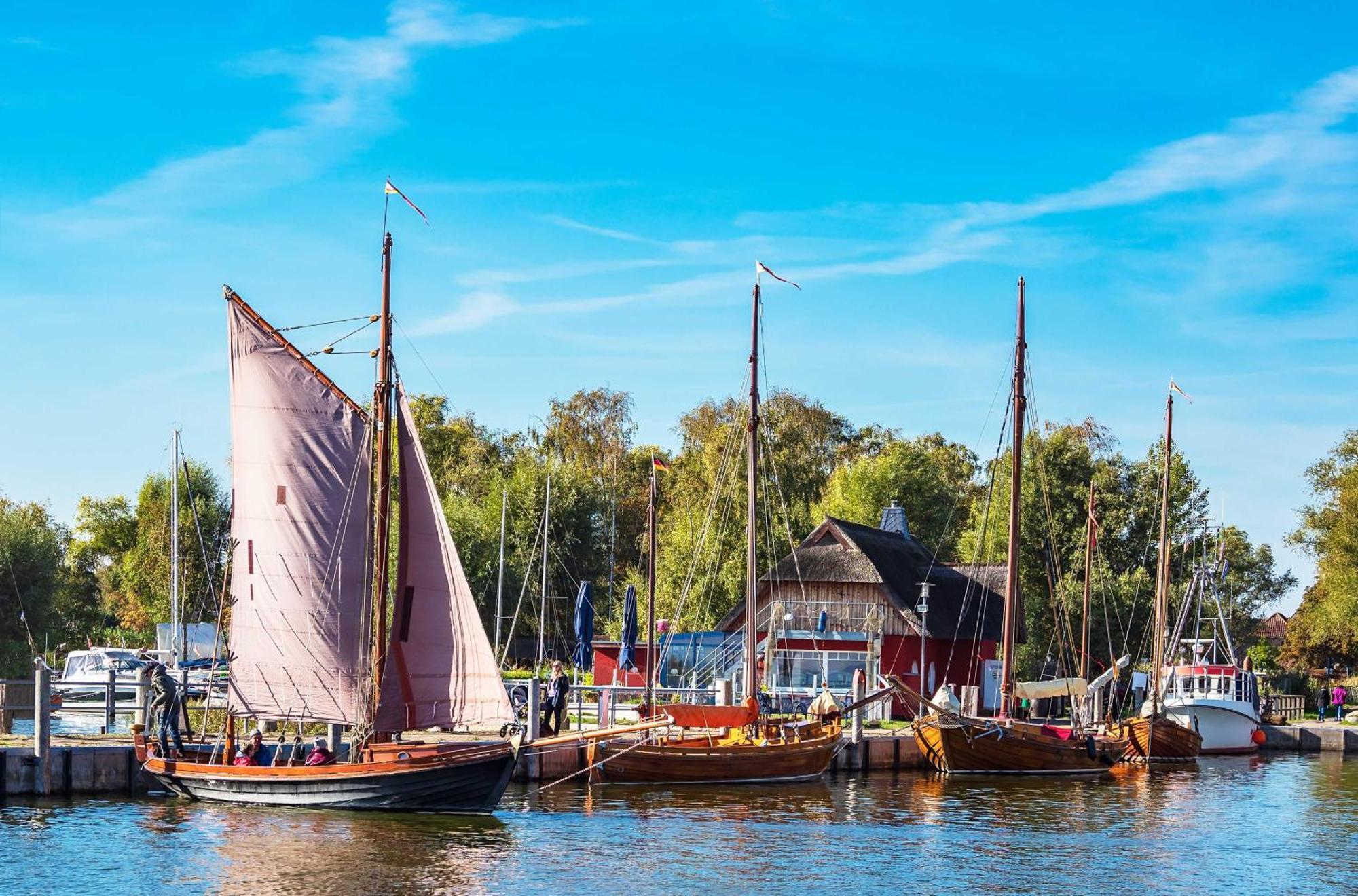 Achterndieck In Der Alten Seefahrtschule Wustrow  Exterior foto